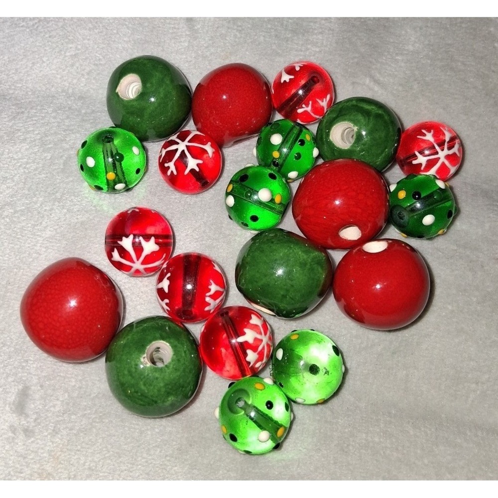 Lot of 19 Artisan Lampwork Glass & Ceramic Christmas Beads Red Green Handmade